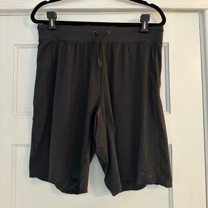 Saucony - Fast track short - new without tags